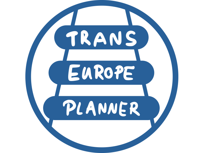 Logo vom Trans Europe Planner: In einem blauen Kreis sind Schienen gezeichnet, in denen der Schriftzug "Trans Europe Planner" eingezeichnet ist.