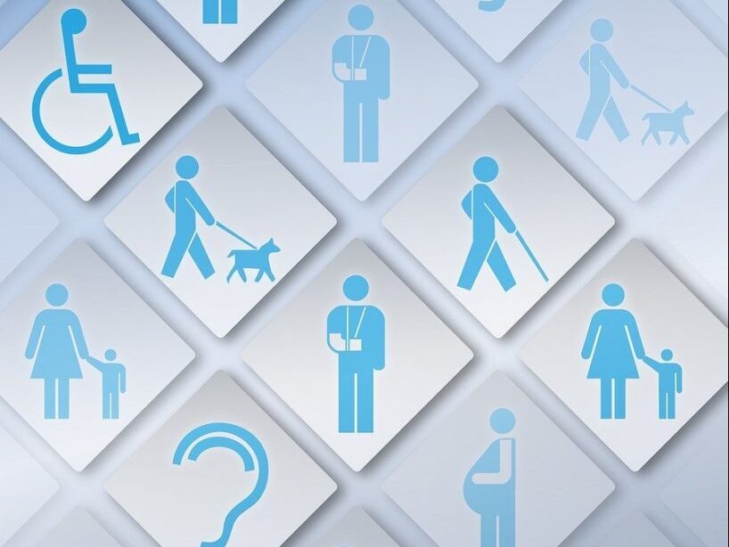 Rautenförmige Icons, die verschiedene Menschen darstellen: Jemand im Rollstuhl, jemand mit einem verbundenen Arm, jemand mit einer Gehhilfe etc.