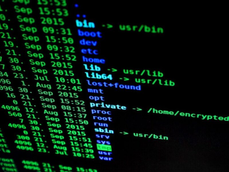 Grüner Code auf schwarzem Hintergrund